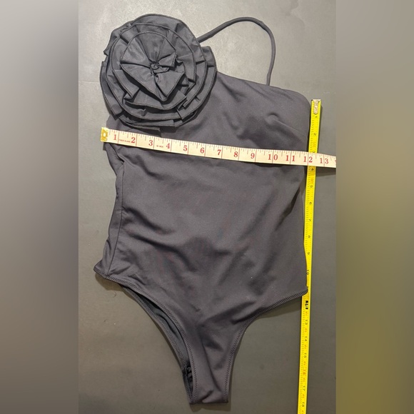 Zara black swimsuit with large flower - Picture 8 of 12